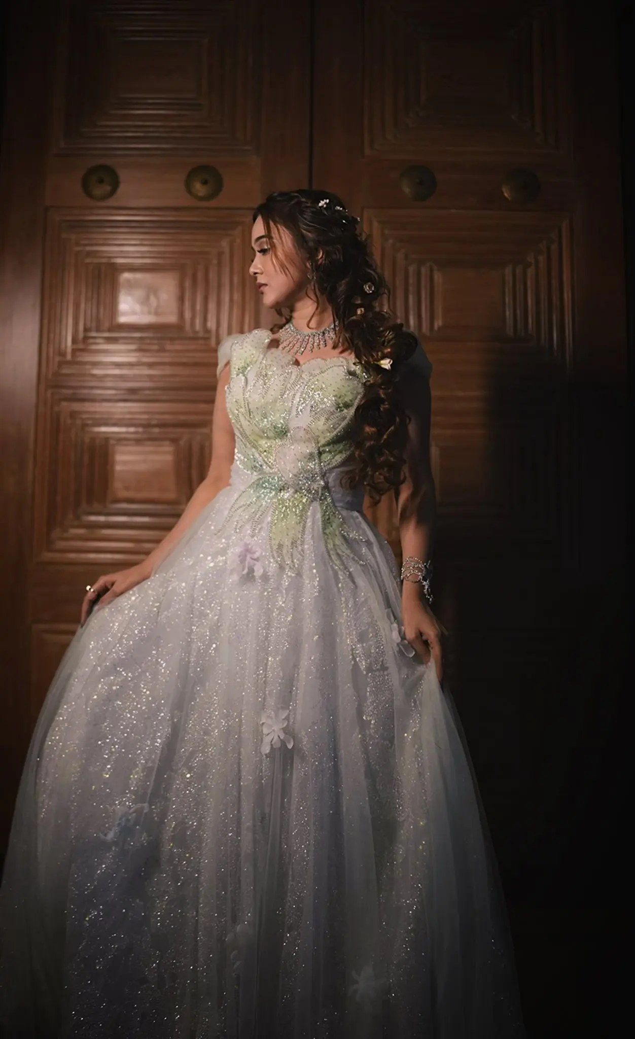 চমকের বাহারি স্টাইলে মুগ্ধ ভক্তরা