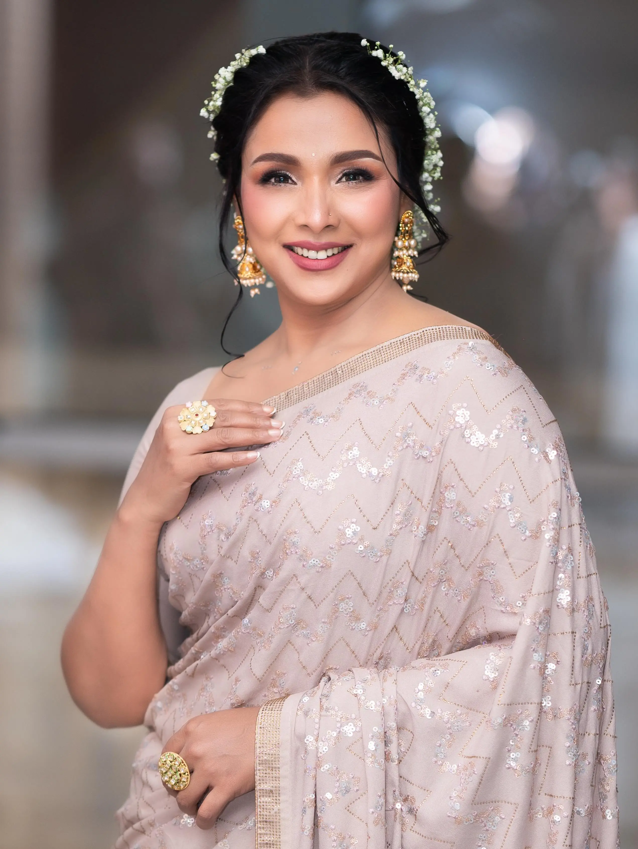 ফুল আর শাড়ির মায়ায় অপরূপ রুনা খান