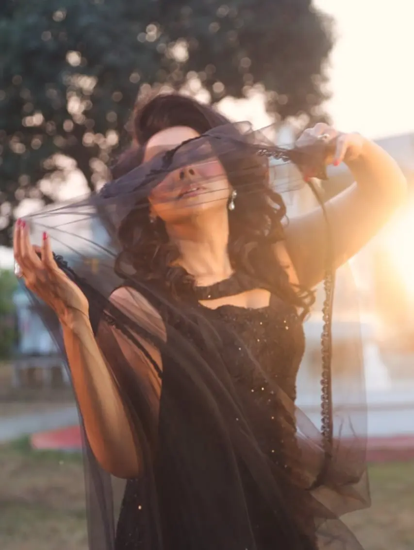 প্রেম প্রতারণা প্রতিশোধে রুনা খানের গ্ল্যাম ঝড়