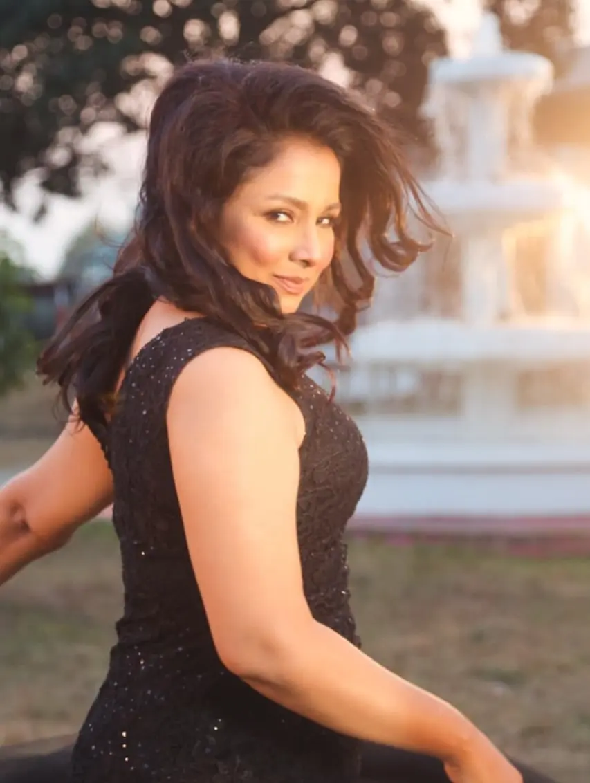 প্রেম প্রতারণা প্রতিশোধে রুনা খানের গ্ল্যাম ঝড়