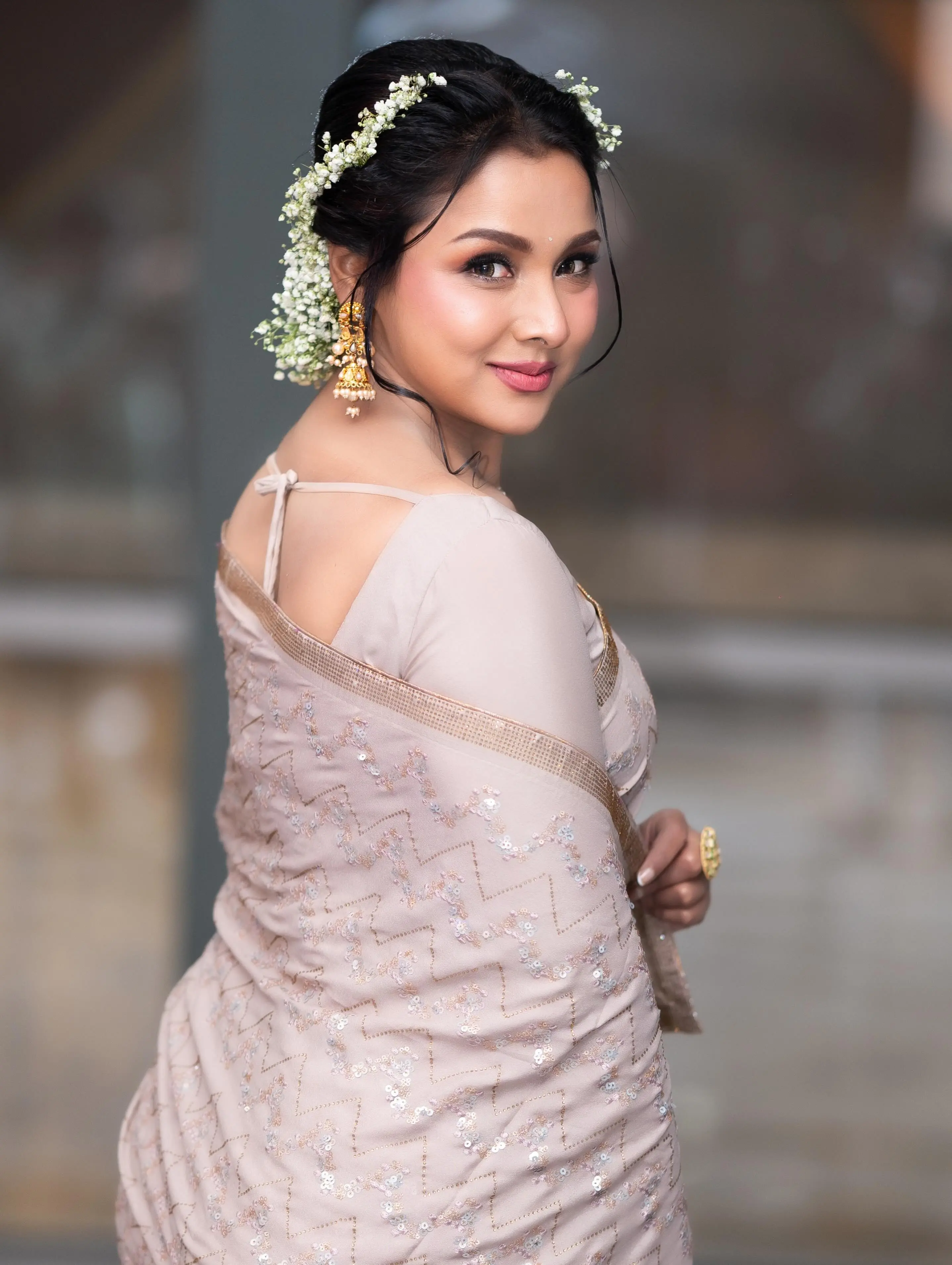 ফুল আর শাড়ির মায়ায় অপরূপ রুনা খান
