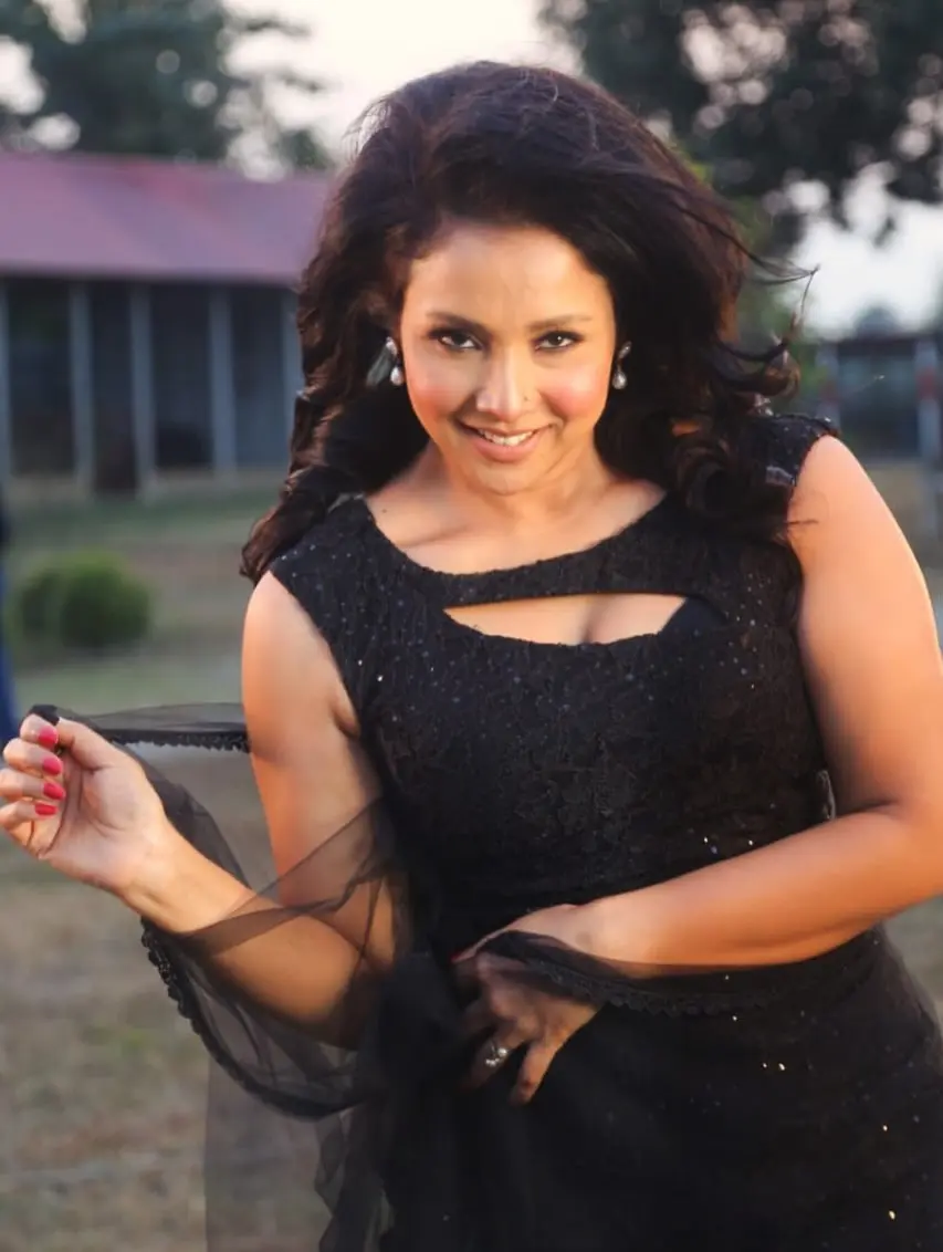 প্রেম প্রতারণা প্রতিশোধে রুনা খানের গ্ল্যাম ঝড়