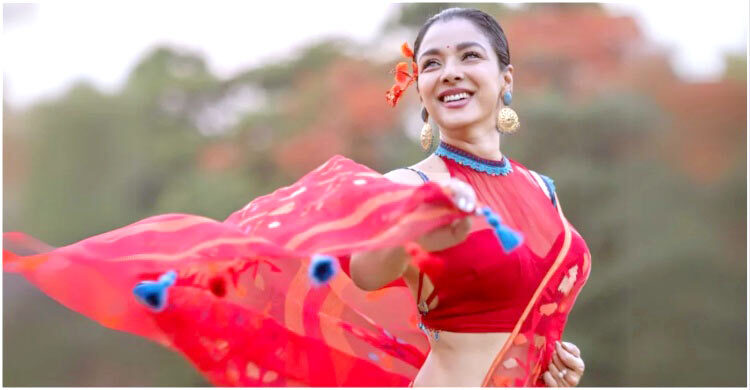 নায়িকা হয়ে আসছেন রুনা খান