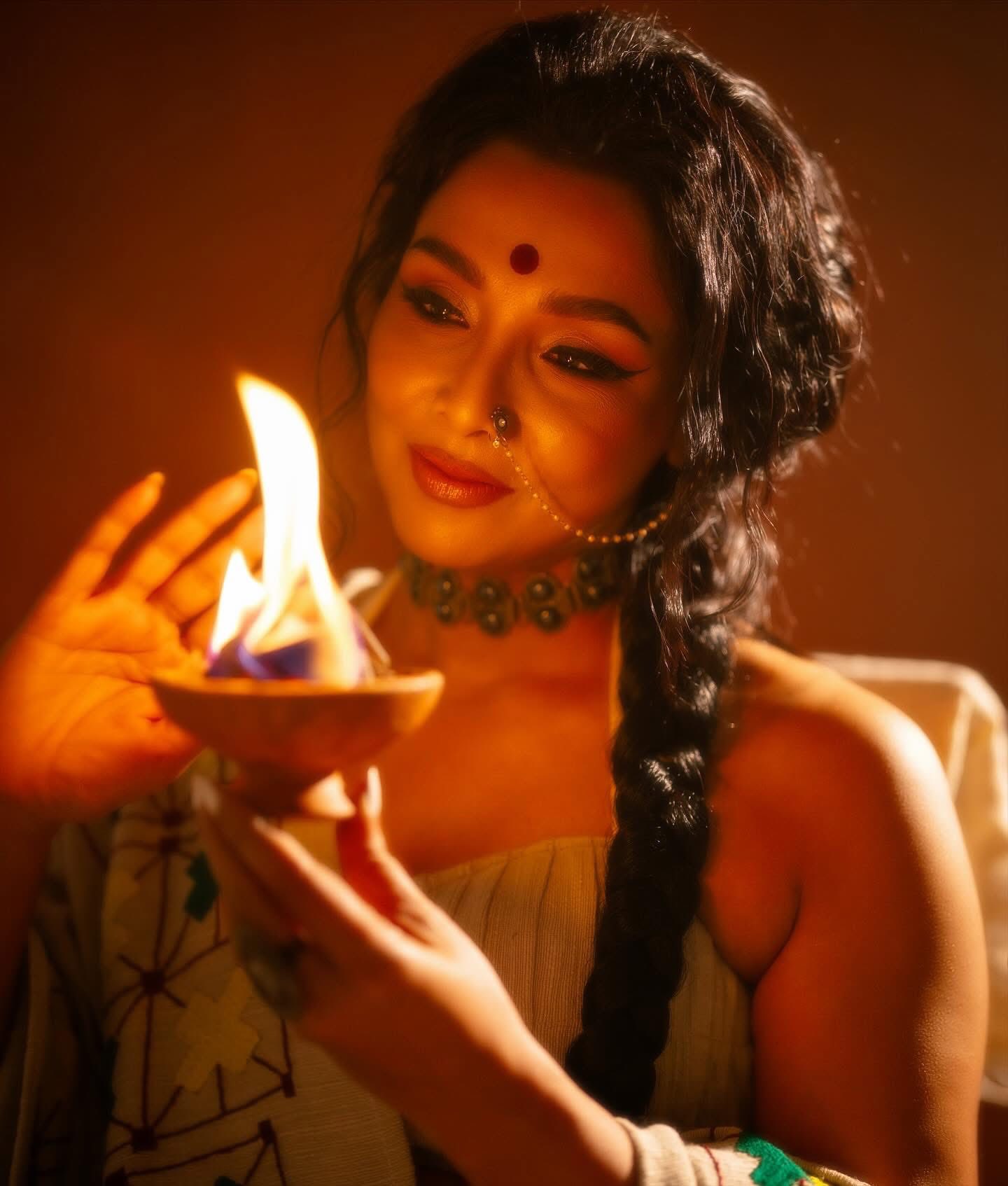 খাঁদি শাড়িতে আবেদন ছড়ালেন রুনা