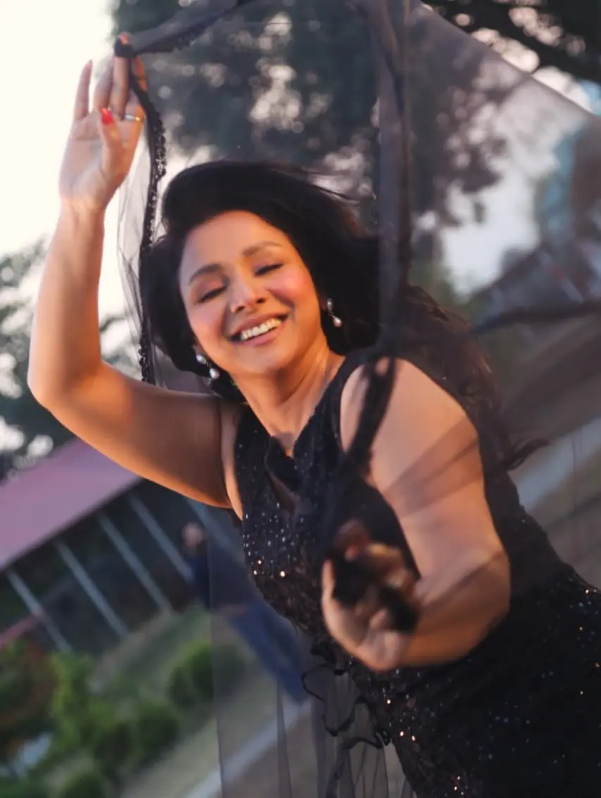 প্রেম প্রতারণা প্রতিশোধে রুনা খানের গ্ল্যাম ঝড়