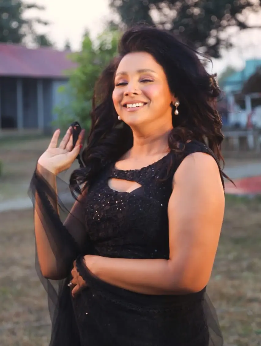 প্রেম প্রতারণা প্রতিশোধে রুনা খানের গ্ল্যাম ঝড়