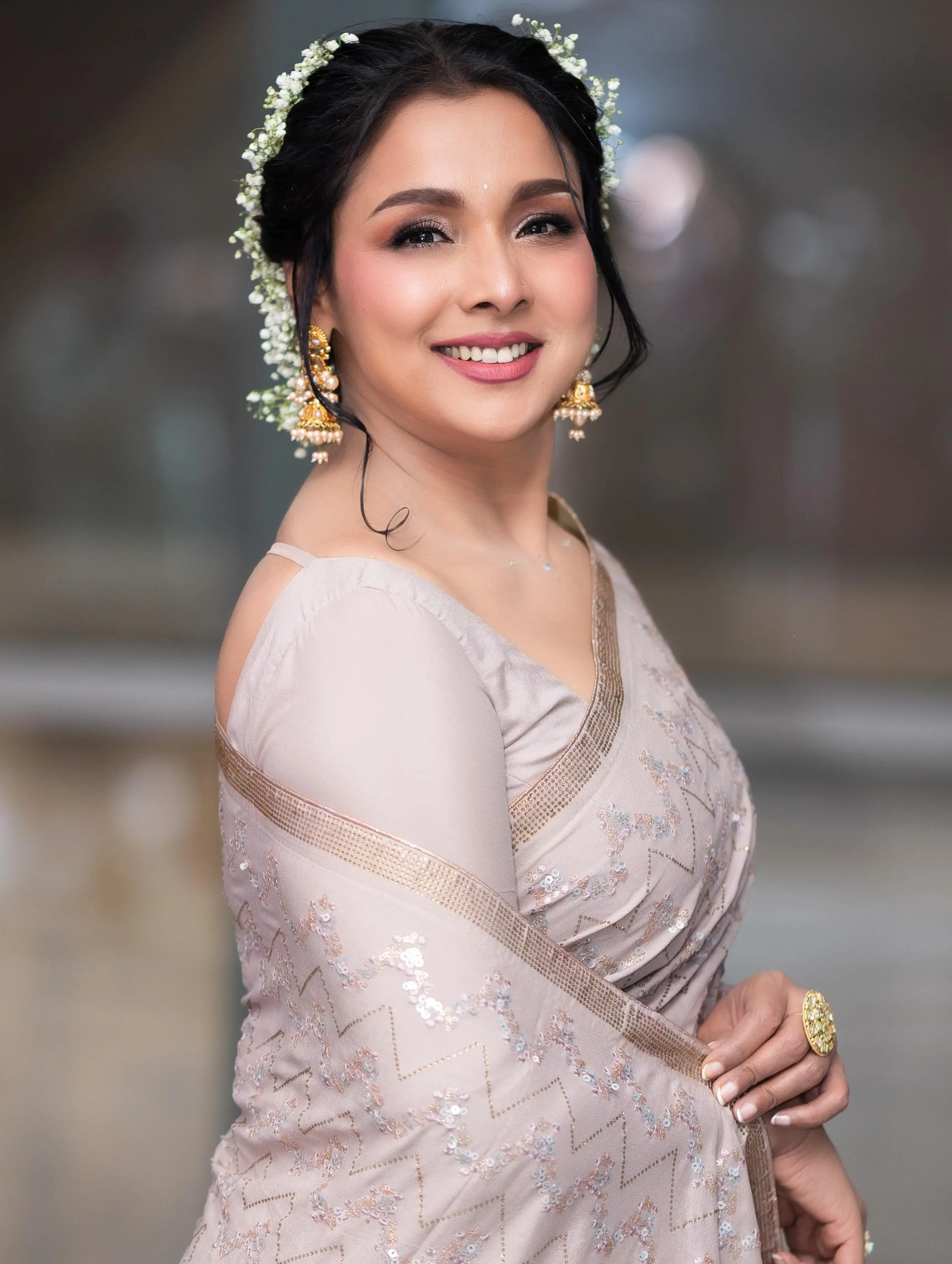 ফুল আর শাড়ির মায়ায় অপরূপ রুনা খান