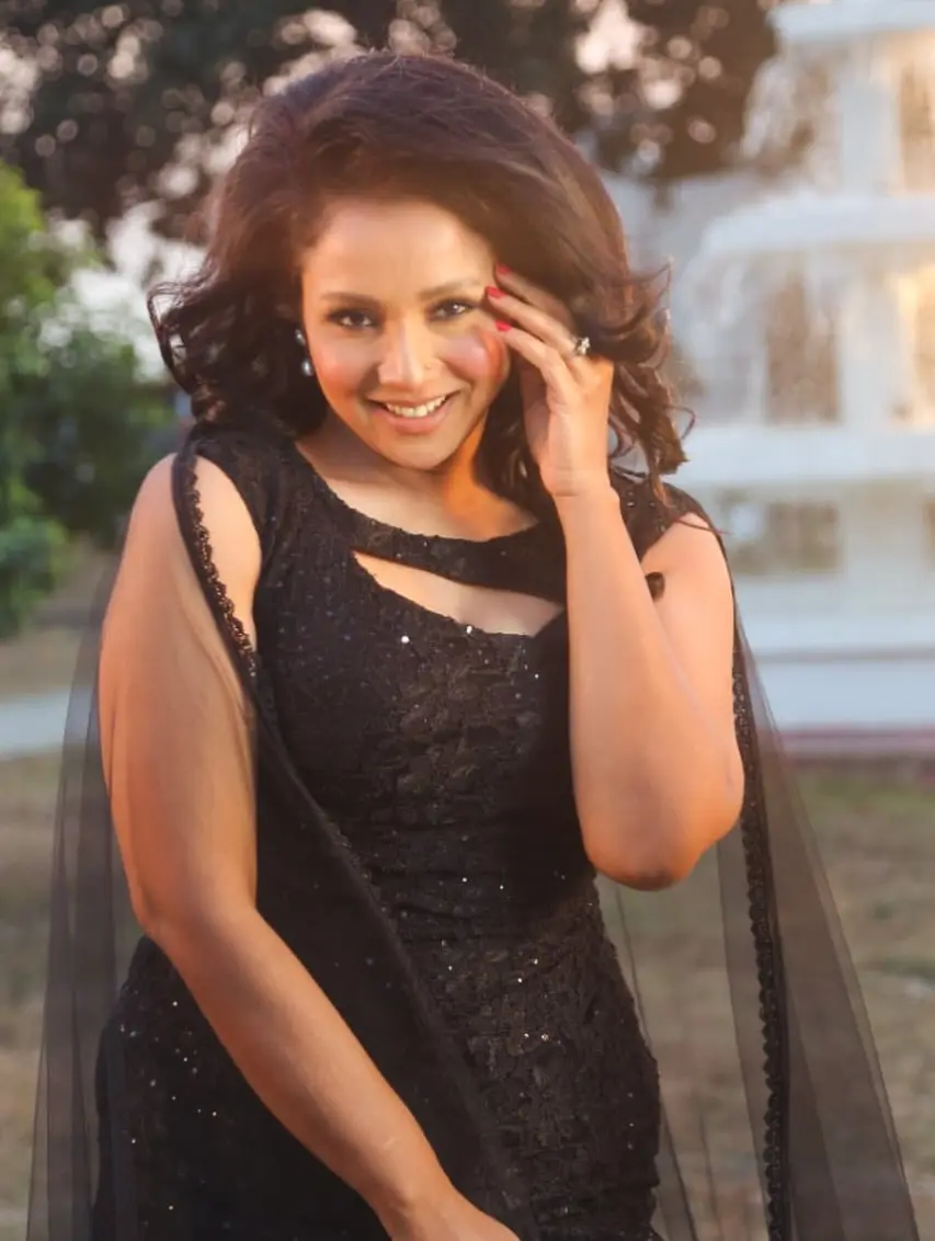 প্রেম প্রতারণা প্রতিশোধে রুনা খানের গ্ল্যাম ঝড়