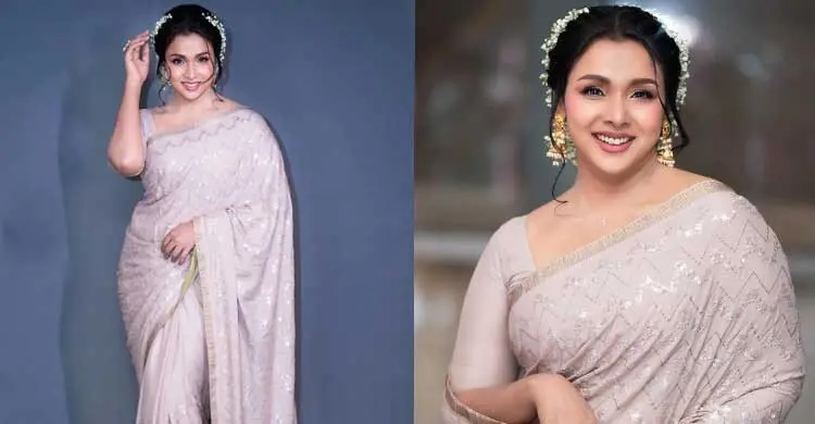 ফুল আর শাড়ির মায়ায় অপরূপ রুনা খান