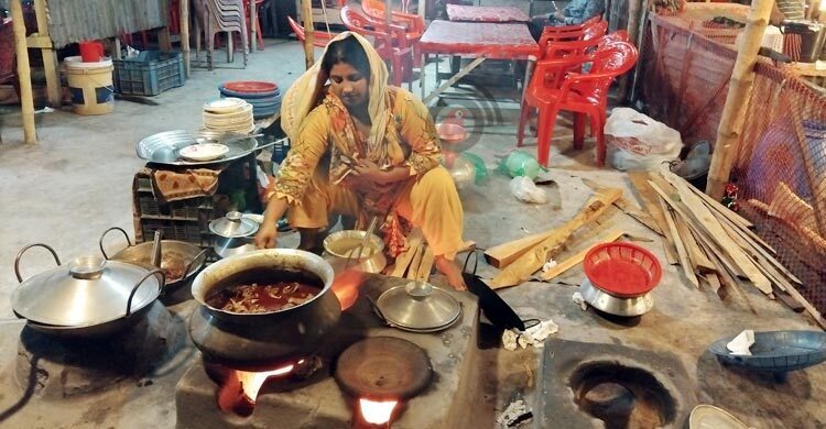 সন্ধ্যা হলেই যেখানে বাতাসে ভাসে হাঁস ভুনার সুবাস