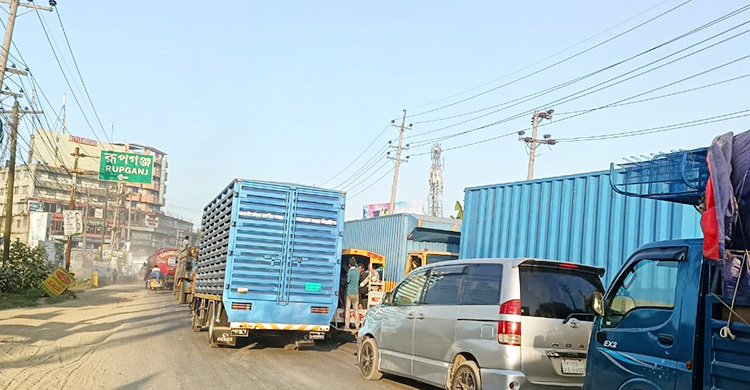 যানজটে এক-চতুর্থাংশ আয় কমেছে পরিবহন শ্রমিকদের