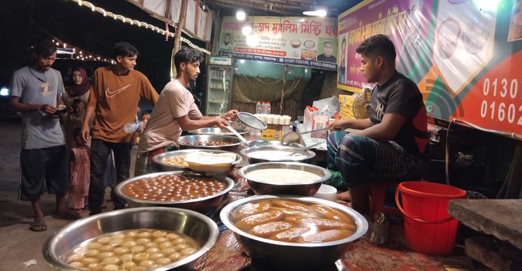 সন্ধ্যা হলেই যেখানে বাতাসে ভাসে হাঁস ভুনার সুবাস