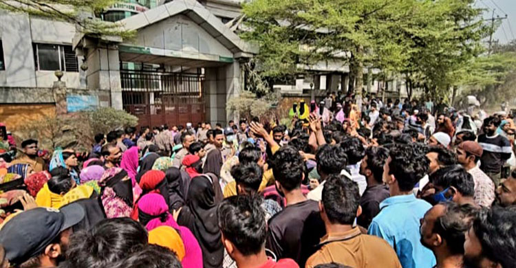 বকেয়া বেতনের দাবিতে অবরোধ, ঢাকা-সিলেট মহাসড়কে ১২ কিলোমিটার যানজট