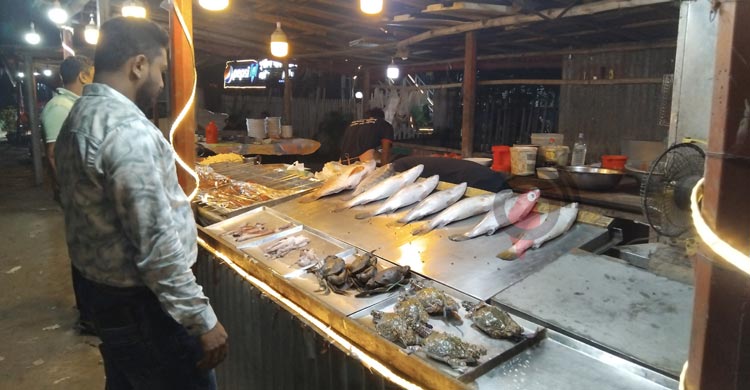 সন্ধ্যা হলেই যেখানে বাতাসে ভাসে হাঁস ভুনার সুবাস