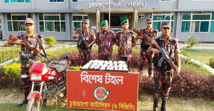 স্কচটেপ মোড়ানো পলিথিনে মিললো ১১ কেজি রুপা
