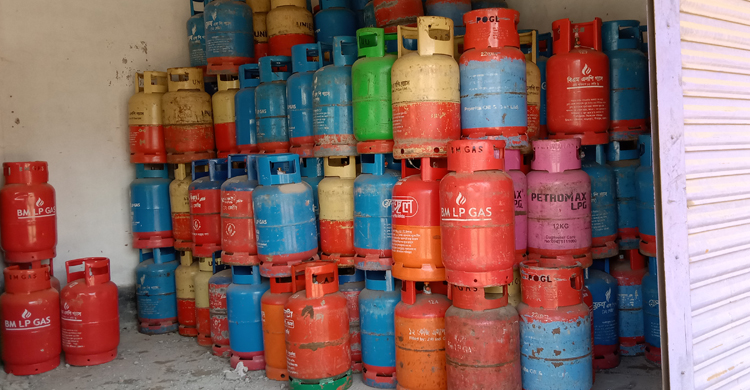 নির্ধারিত মূল্যে মিলছে না এলপিজি সিলিন্ডার