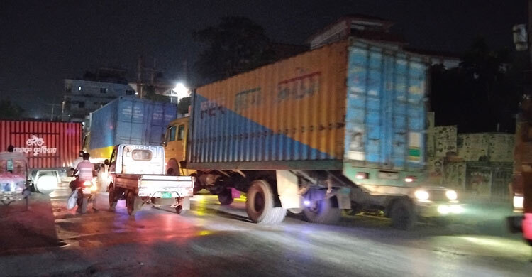 ১১ ঘণ্টা পর ঢাকা-সিলেট মহাসড়কে যান চলাচল স্বাভাবিক