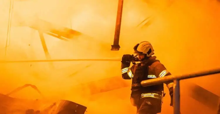Russian Drone Strike on Ukrainian Mall Kills 16, Injures 130