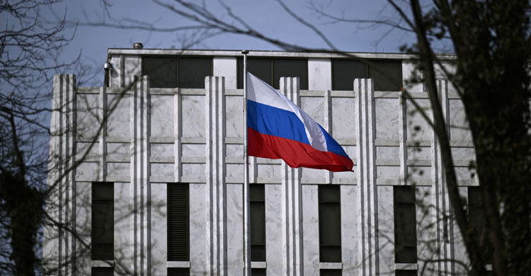 Russia tells citizens not to travel to US