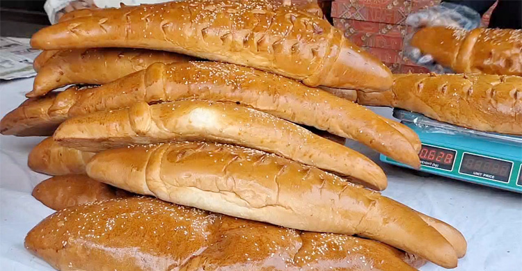 শবে বরাতে পুরান ঢাকায় বাহারি হালুয়া-রুটির পসরা