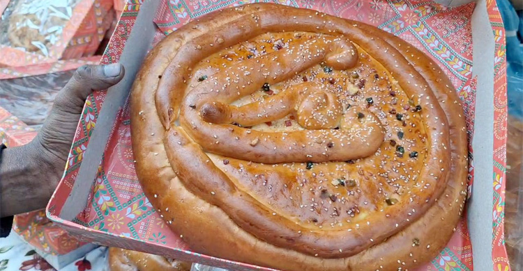 শবে বরাতে পুরান ঢাকায় বাহারি হালুয়া-রুটির পসরা