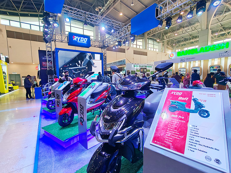 সাশ্রয়ী মূল্যে ইলেকট্রিক স্কুটার নিয়ে বাণিজ্য মেলায় ‘রাইডো’