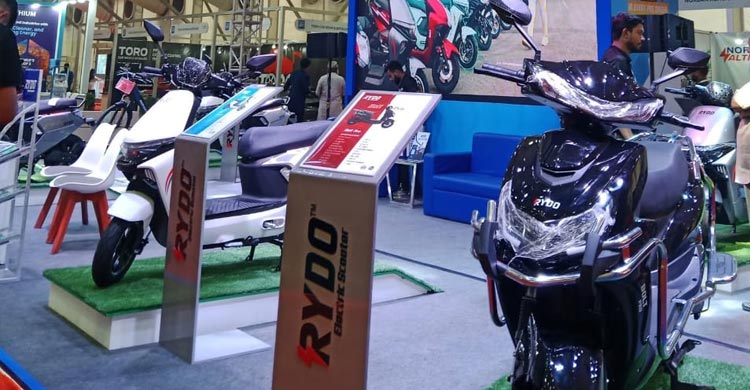 উদ্ভাবনী ফিচার নিয়ে বাজারে ইলেকট্রিক স্কুটার ‘রাইডো’