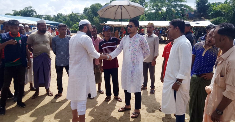 স্বদেশে ফিরতে নামাজ শেষে বিশেষ দোয়া রোহিঙ্গাদের