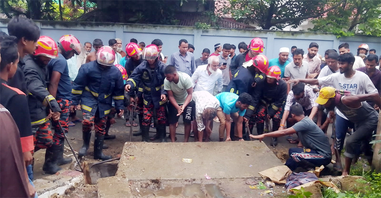 ড্রেনের ভেতর লুকিয়ে ছিলেন যুবক, উদ্ধার করলো ফায়ার সার্ভিস