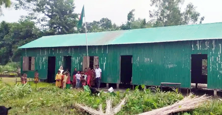 বন্যায় বিলীন স্কুল স্থানান্তর নিয়ে শিক্ষকদের টানাটানি