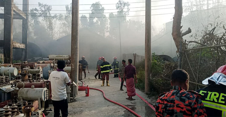দিনাজপুরে বিদ্যুতের আঞ্চলিক মেরামত কারখানায় আগুন