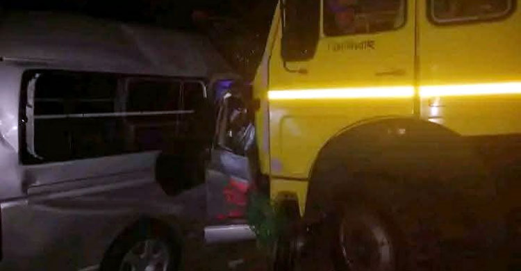 রাজশাহীতে ট্রাক-অ্যাম্বুলেন্স সংঘর্ষে নিহত ৩
