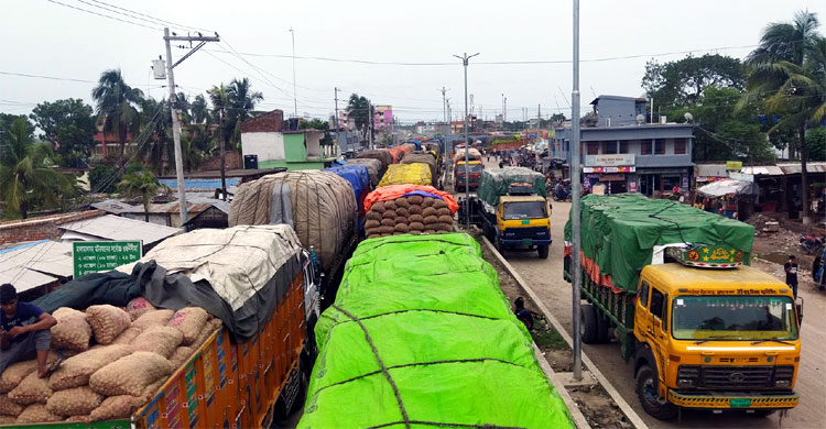 ভোমরা স্থলবন্দরে আমদানি কমলেও বেড়েছে রাজস্ব