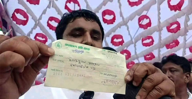 ‘আবেগে’ নেতাকে ১০ লাখ টাকার চেক দেন সেই বিএনপিকর্মী