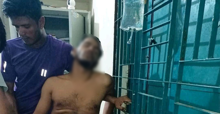 বিদ্যুৎস্পৃষ্টে চলন্ত নৌকা থেকে পড়ে নিখোঁজ বাবুর্চি, আহত ৩ পর্যটক