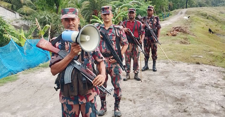 সাতক্ষীরা সীমান্তে পুশ-ইন ঠেকাতে পাহারায় বিজিবি-স্থানীয়রা