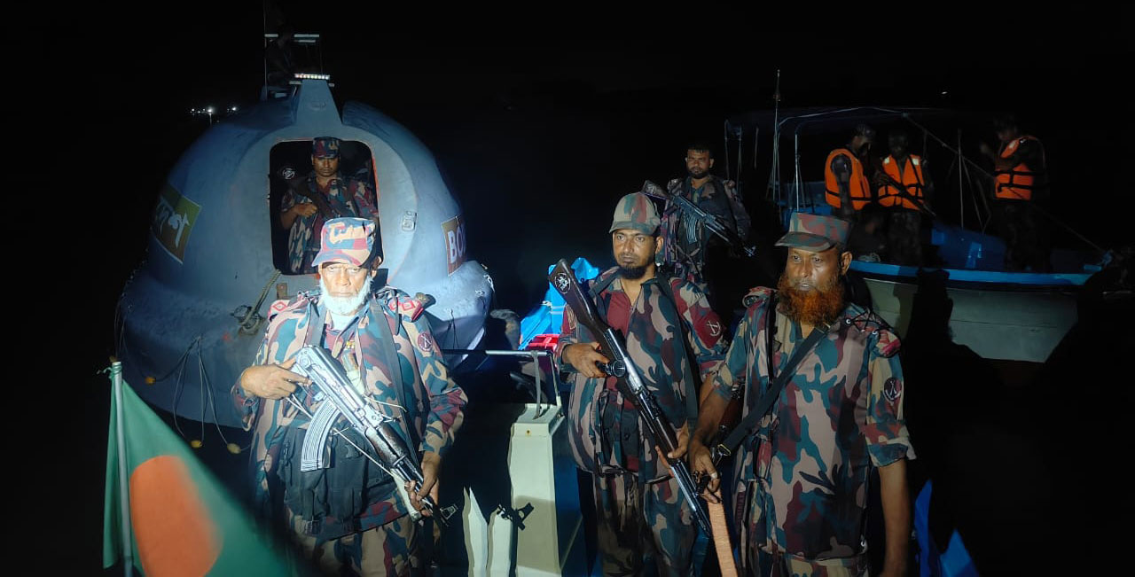 সাতক্ষীরা সীমান্তে পুশ-ইন ঠেকাতে পাহারায় বিজিবি-স্থানীয়রা