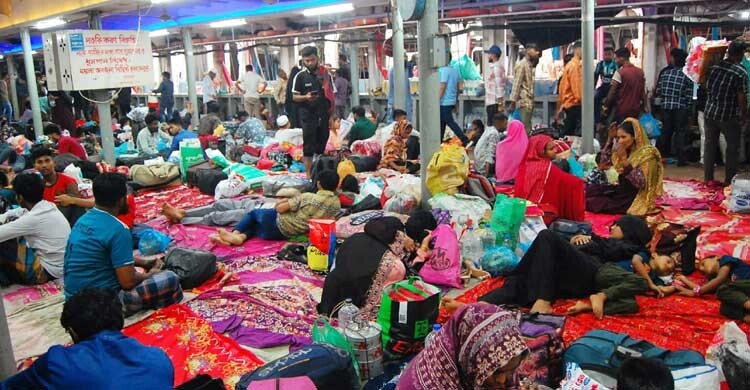 নাড়ির টানে বাড়ি ফেরা: কানায় কানায় পূর্ণ সদরঘাট