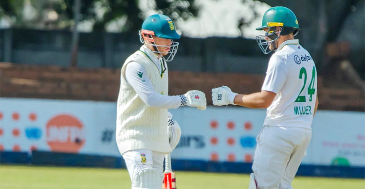 জিম্বাবুয়েকে ৫৩৭ রানের বিশাল লক্ষ্য দিলো দক্ষিণ আফ্রিকা