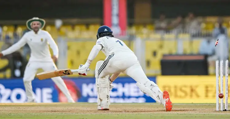 হোয়াইটওয়াশের শঙ্কায় ভারত, শেষদিনে ম্যাচ বাঁচাতে পারবে?