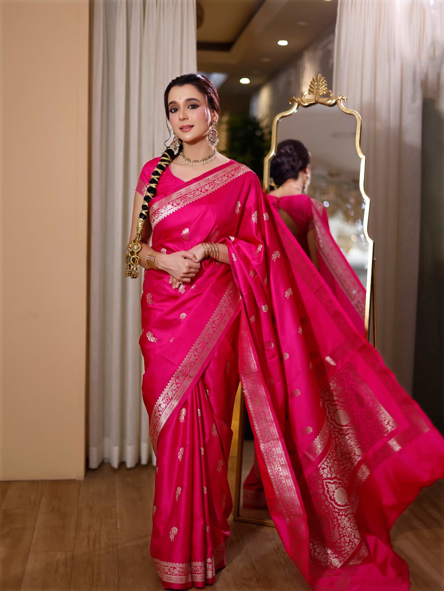 ঐতিহ্য আর নস্টালজিয়ায় মোড়া সাবিলা নূর