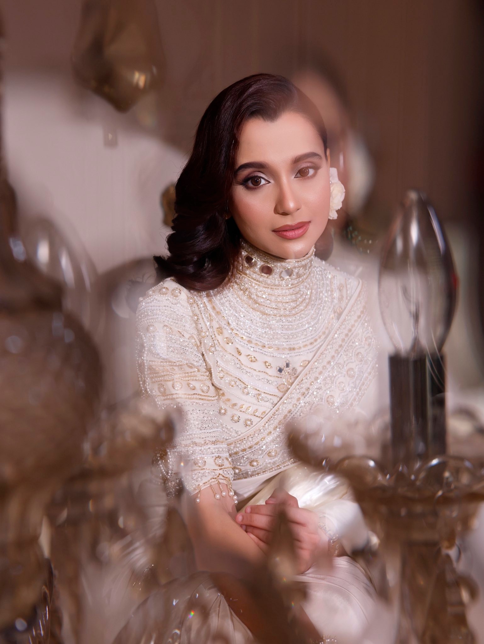 সাদার রাজকীয়তায় মোহময় সাবিলা নূর