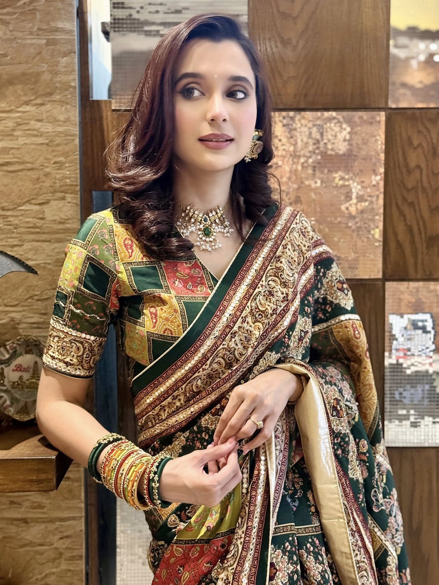 শাড়ি, চুড়ি ও সাবিলা