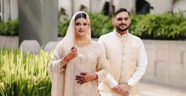 বধূবেশে ফারিয়াকে শুভ কামনা জানাচ্ছেন সবাই