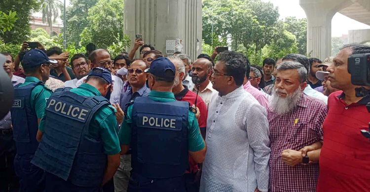 চব্বিশের নেতারা প্রত্যাশার জায়গাটি নষ্ট করে অপকর্মে জড়িয়েছেন