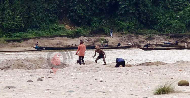 সাদা পাথর লুটপাটে নেটদুনিয়ায় প্রতিবাদ