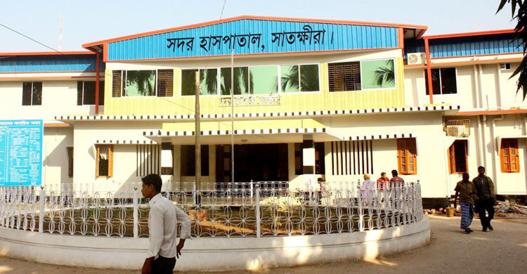 ঝড়ে ভেঙে পড়লো আটতলা ভবনের গ্লাস, হাসপাতালে তিনজন