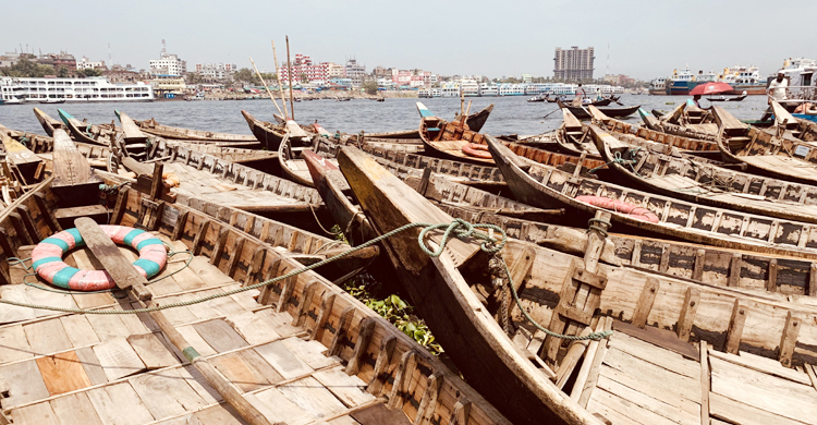 কেরানীগঞ্জ থেকে সদরঘাটে নৌকা পারাপার বন্ধ