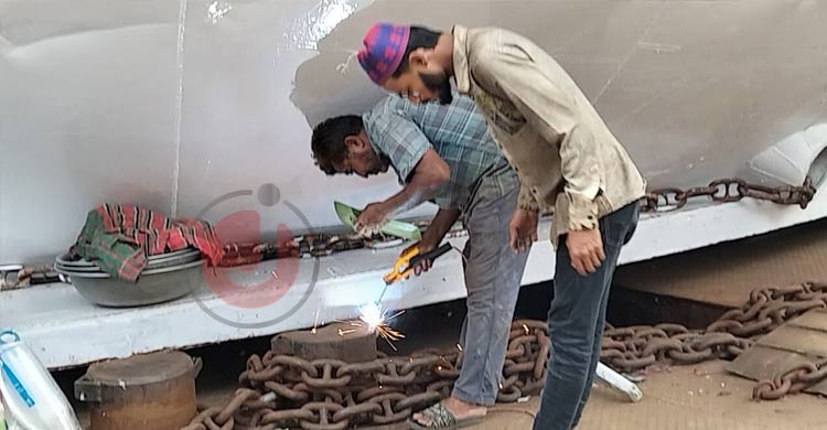 ঈদে যাত্রীসেবায় প্রস্তুত সদরঘাট, বাড়ি ফিরবেন প্রায় ১০ লাখ মানুষ