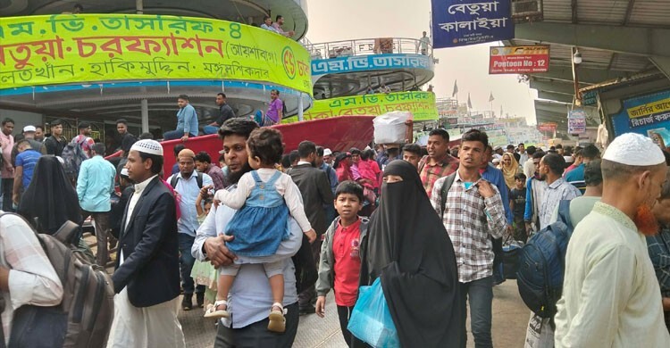 ভোটের ছুটিতে বাড়ি ফেরা: সদরঘাটে উপচে পড়া ভিড়, পথে নানা ভোগান্তি